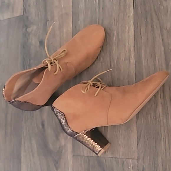 NWOT Vanessa Wu Anthropology brown suede ankle heel booties size 40 - Picture 2 of 10